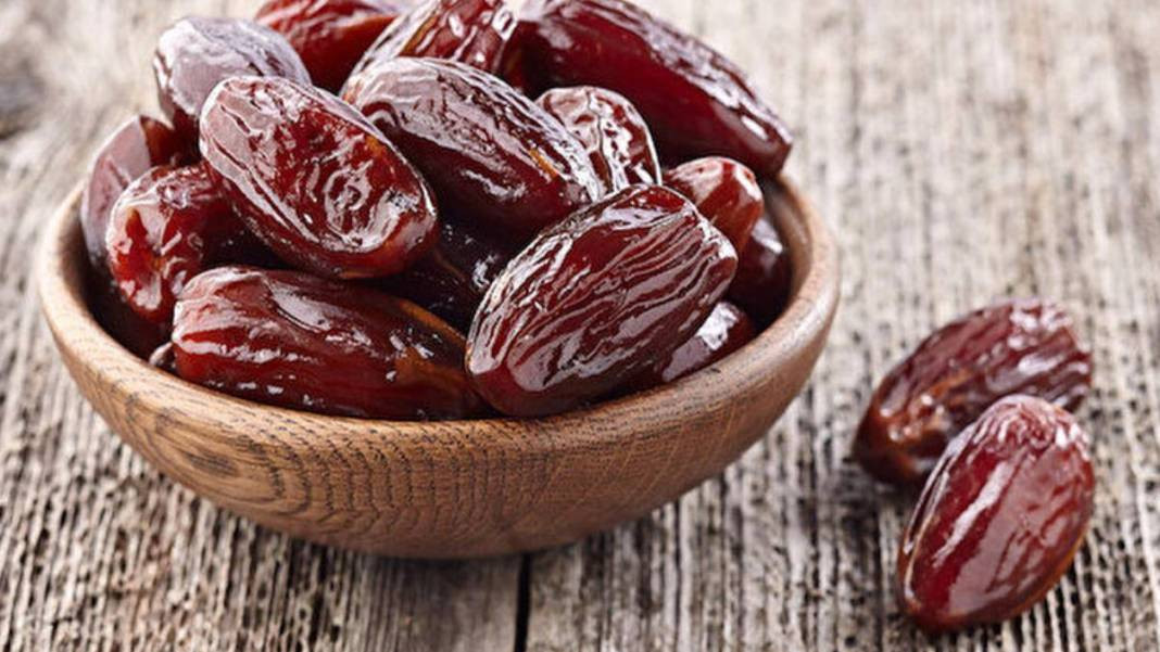 Uyumadan önce hurmanın üzerine limon sıkıp yiyin! Faydasını duyan bırakamıyor - Resim: 9